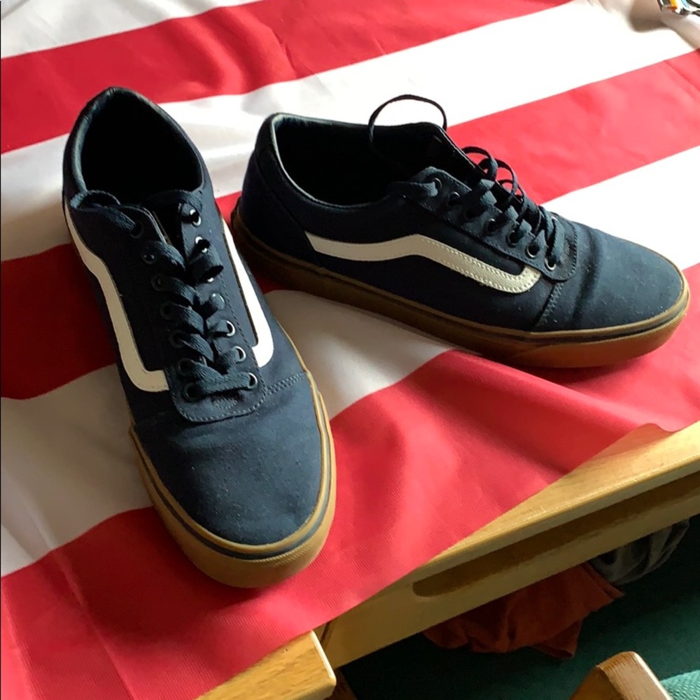 Low top navy blue vans